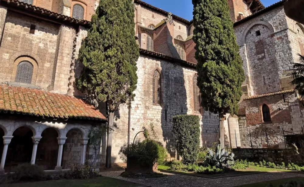 Collégiale Saint Salvi, Albi maisons à colombages