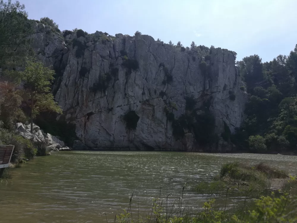 falaises eau gouffre cenote