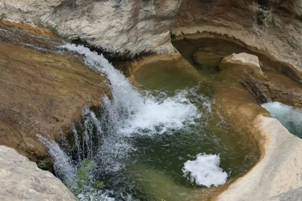 Cascades, toboggans et piscines naturelles