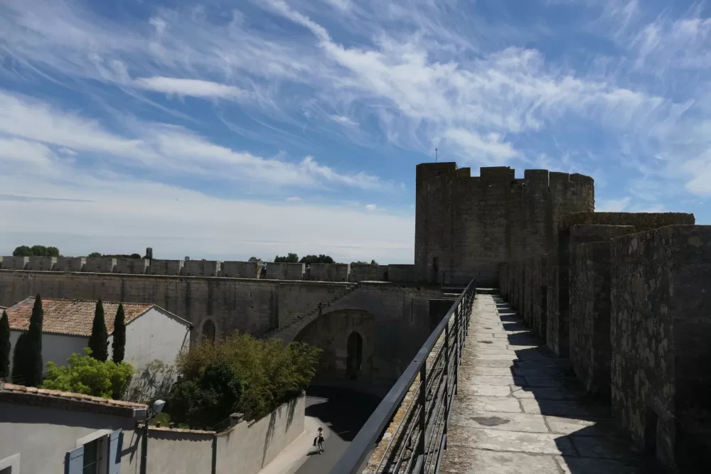 remparts portes ville jeu Gard Occitanie