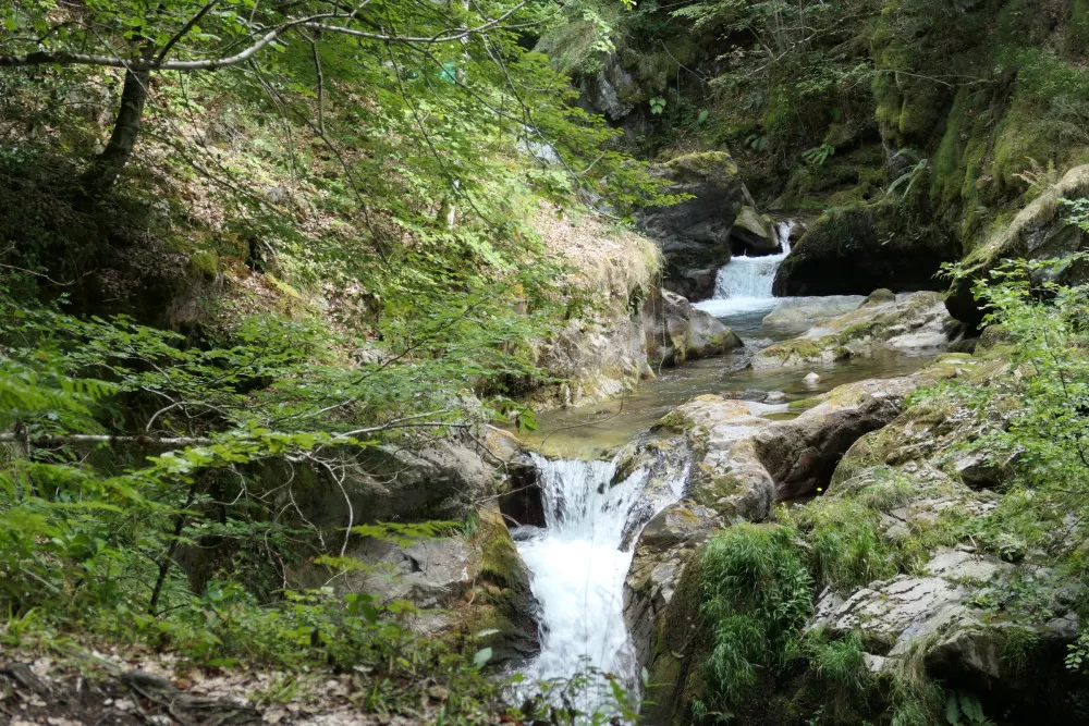 cascade loisirs accrobranche randonnée Orlu Occitanie Ariège