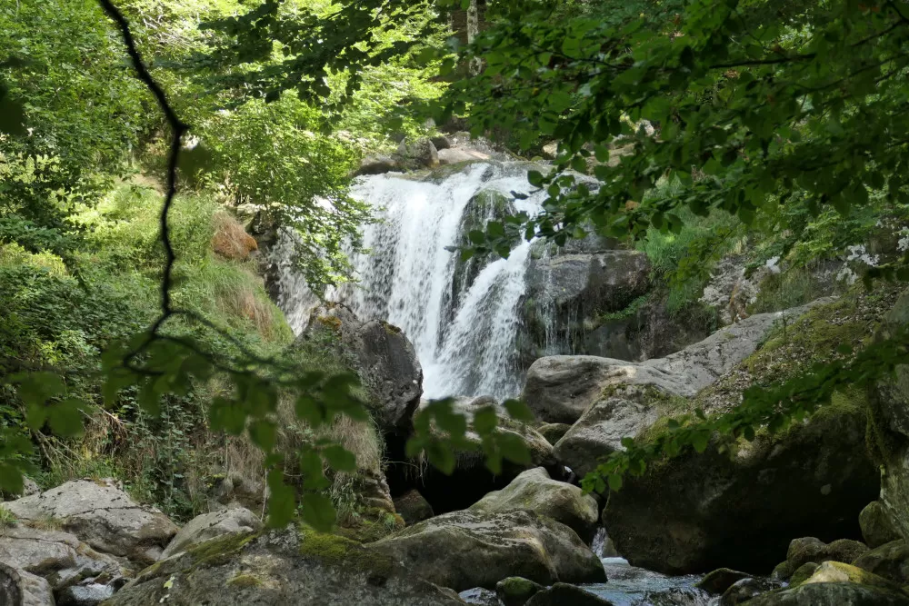 accrobranche sport nature Ariège Occitanie cascade