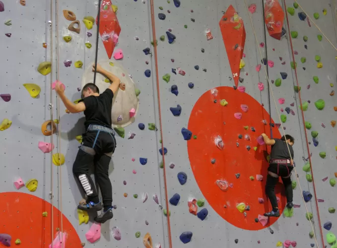 escalade enfants loisirs sport toulouse salle escalade blocs