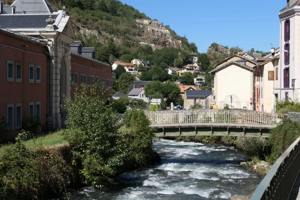 ville balade rivière thermes curistes randonnée montagne Ariège Occitanie