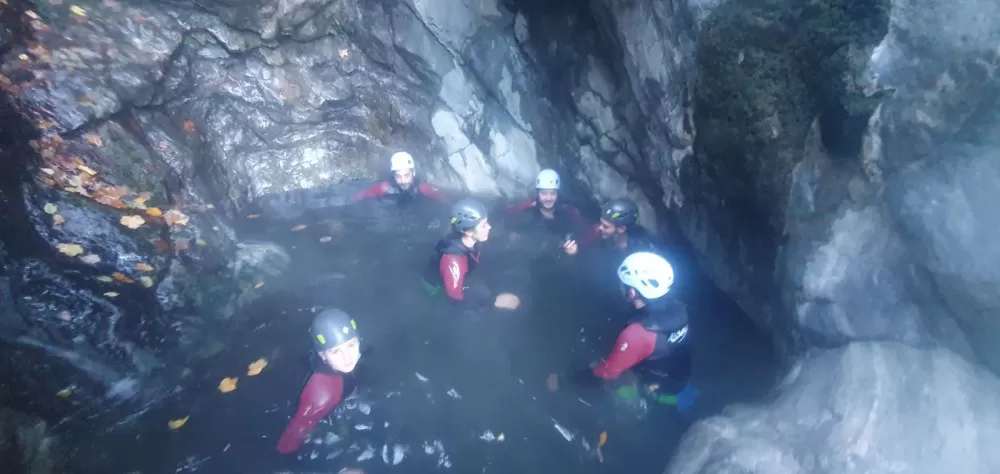 canyon Pyrénées eau chaude source canyoning Thuès entre valls