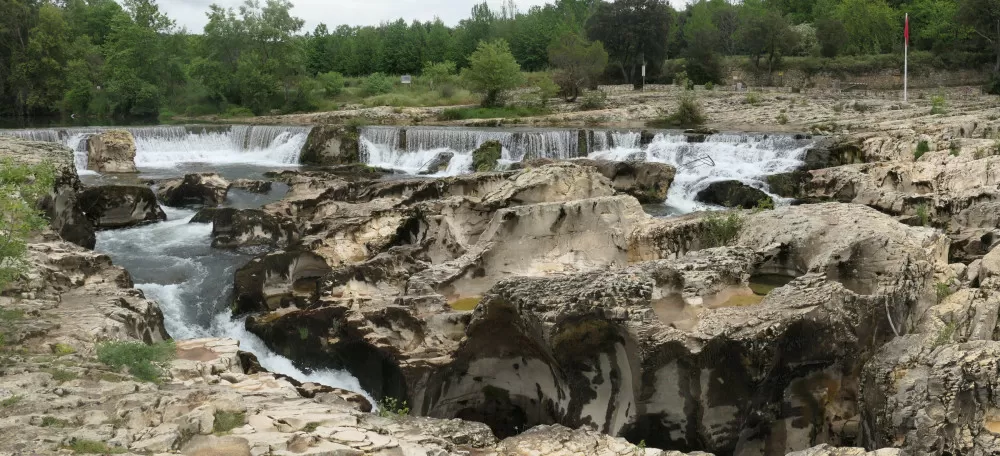 cascades sautadet rivière Gard Occitanie