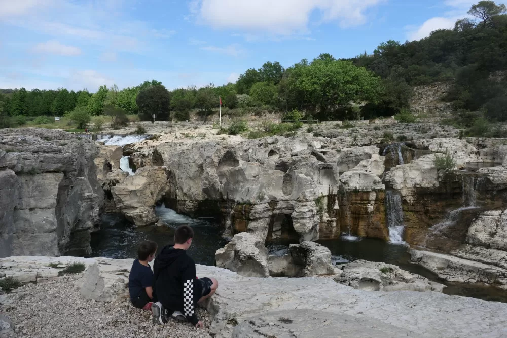 cascades occitanie gard rivieres roches 