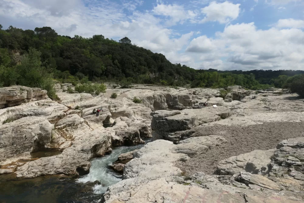 Sautadet cascades Gard Occitanie roches 
