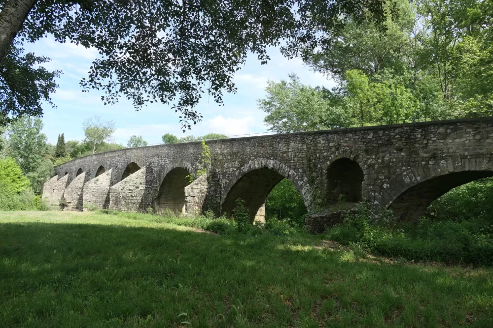pont cascades sautadet Gard Occitanie