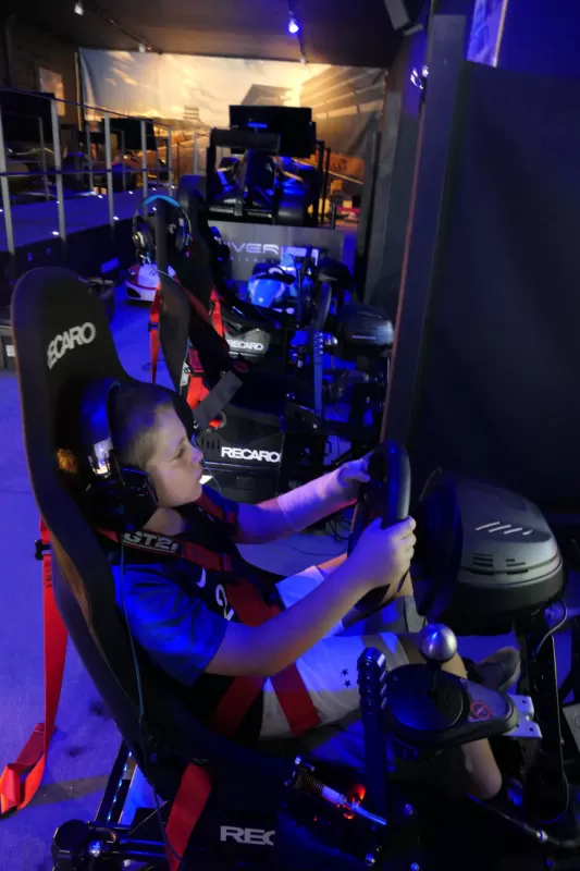 simulateurs voitures courses rallye gt f1 sensations réalistes