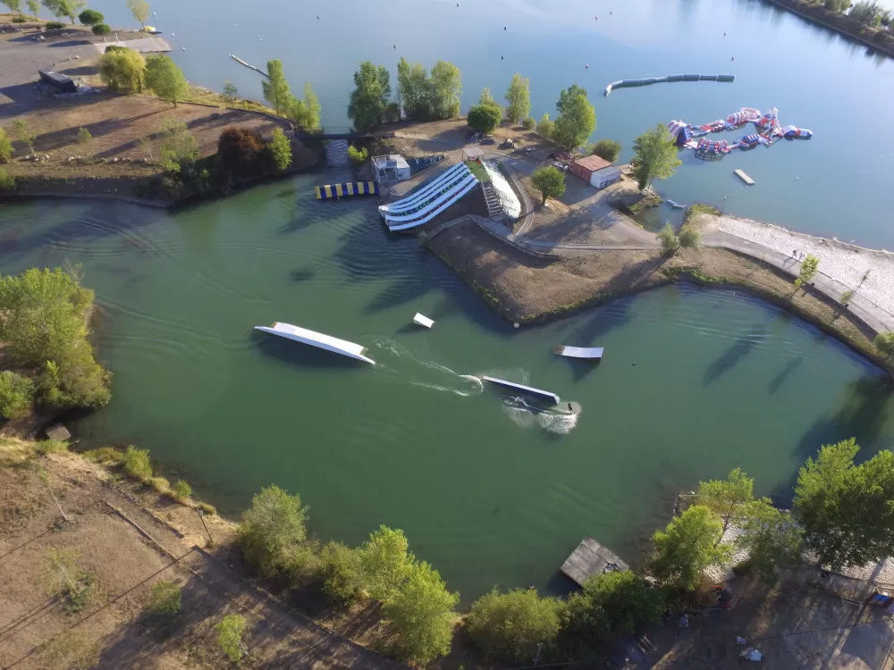 base de loisirs riders Toulouse wakebord waterpark Occitanie toboggan