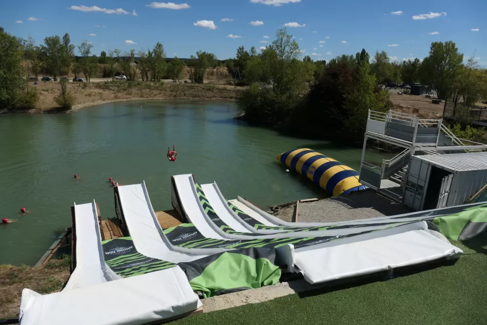 toboggans tremplins piste de glisse casque adrénaline sensations fun lac Toulouse
