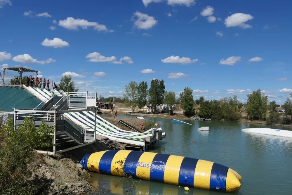 Toulouse saut glisse fun adrénaline lac catapulte