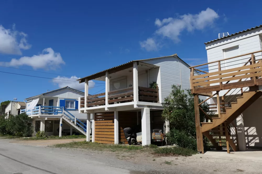 plage sable chalet
