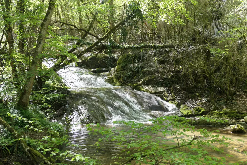 cascade lot occitanie autoire dordogne
