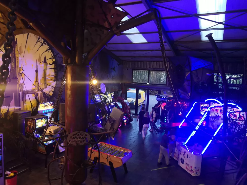 jeux anniversaire labyrinthe tir laser game toulouse