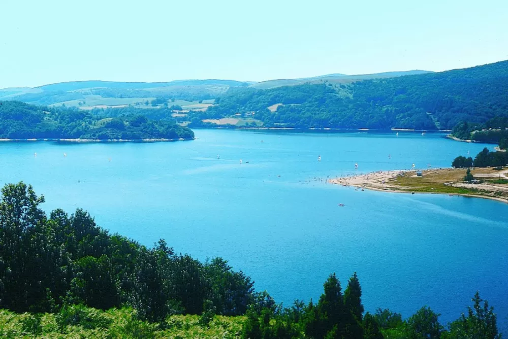 lac de laouzas tarn Occitanie randonnée pêche canoe paddle voile