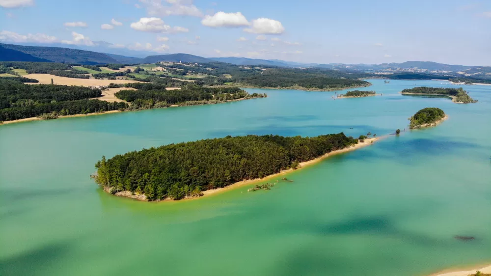 lac de montbel Aude Ariège Pyrénées baignade pêche Occitanie balades