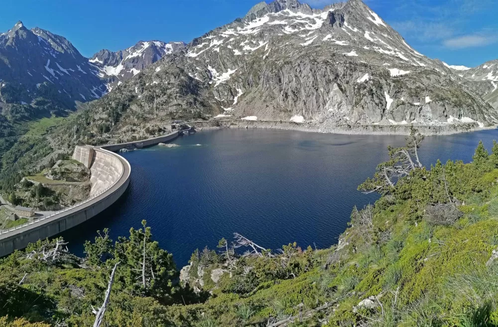 lac de cap de long Occitanie Pyrénées montagne barrage Hautes pyrénées randonnée