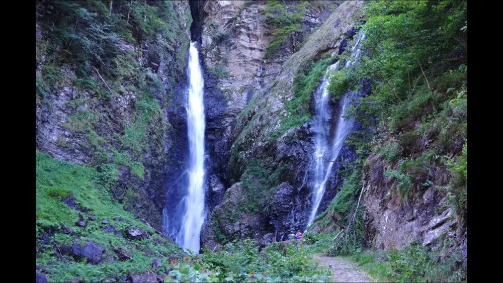 cascade Haute-Garonne Occitanie Luchon randonnée balade gouffre