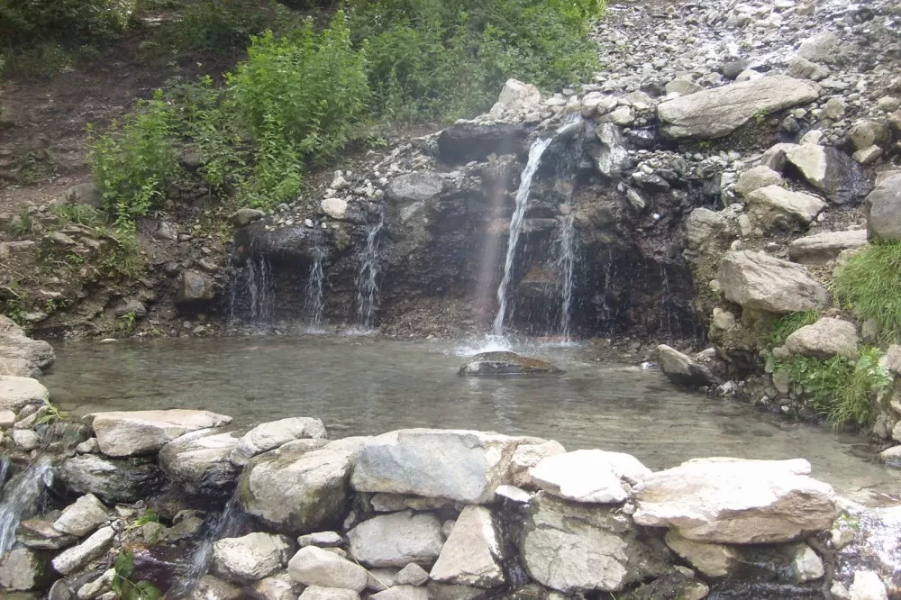 sources chaudes sauvages Pyrénées Orientales Occitanie