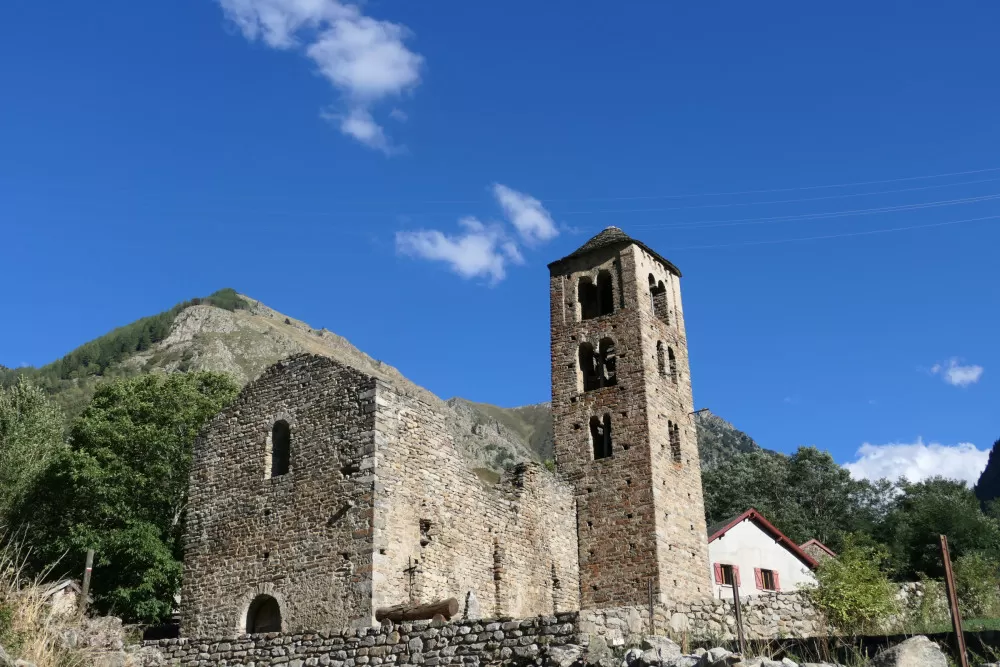 église romane gr10 eaux chaudes sauvage Occitanie Ariège