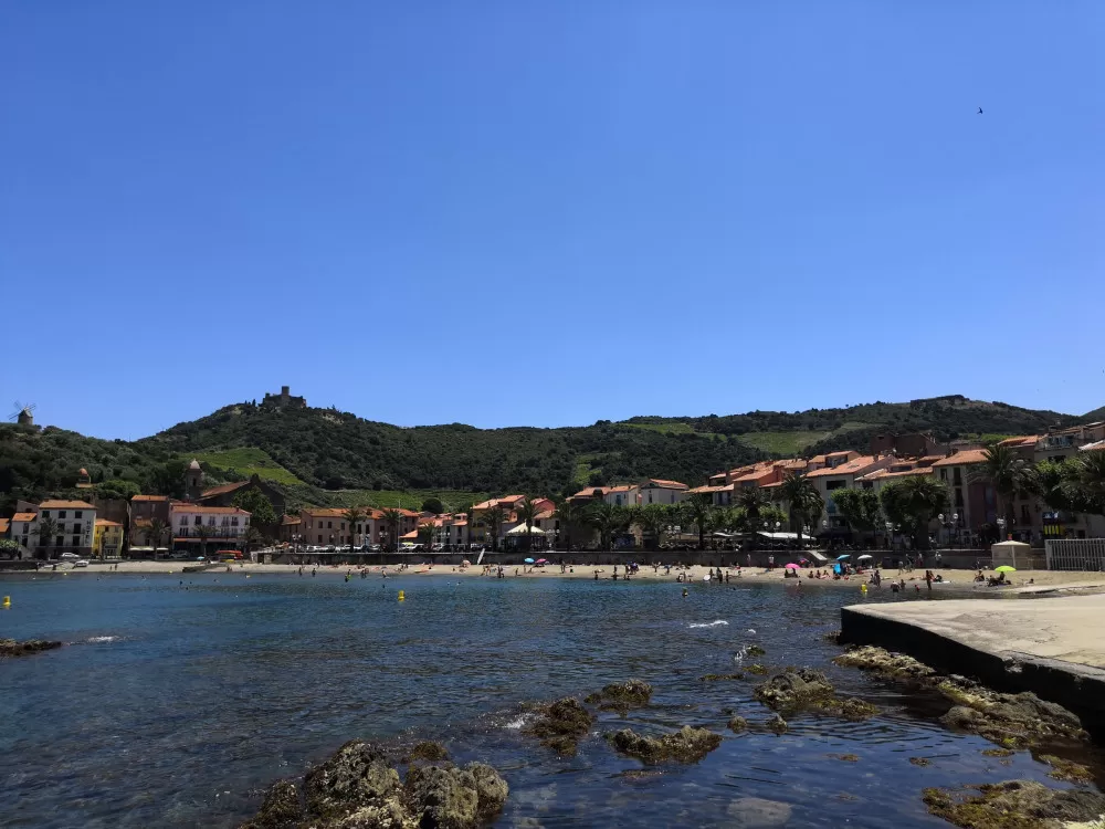 Collioure sentier littoral côte vermeille randonnée plage criques balade