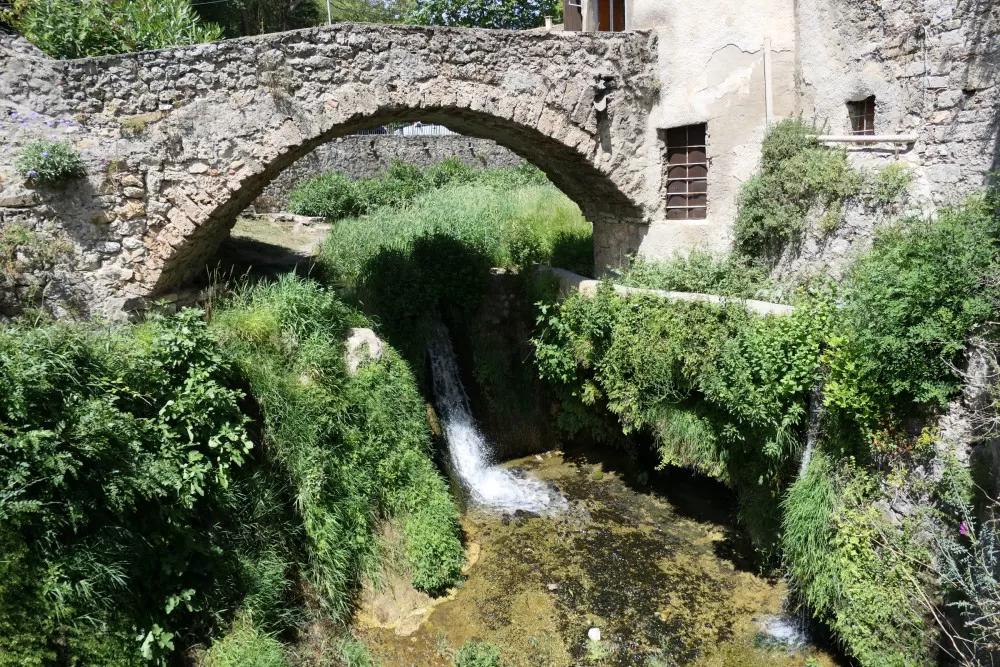 pont du diable parking village saint-guilhem-le-désert